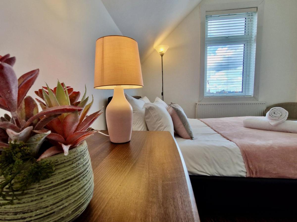 Incredible Private Rooms All With Private Bathrooms In A Fully Serviced House Next To City Centre With Free Parking Coventry Exterior foto